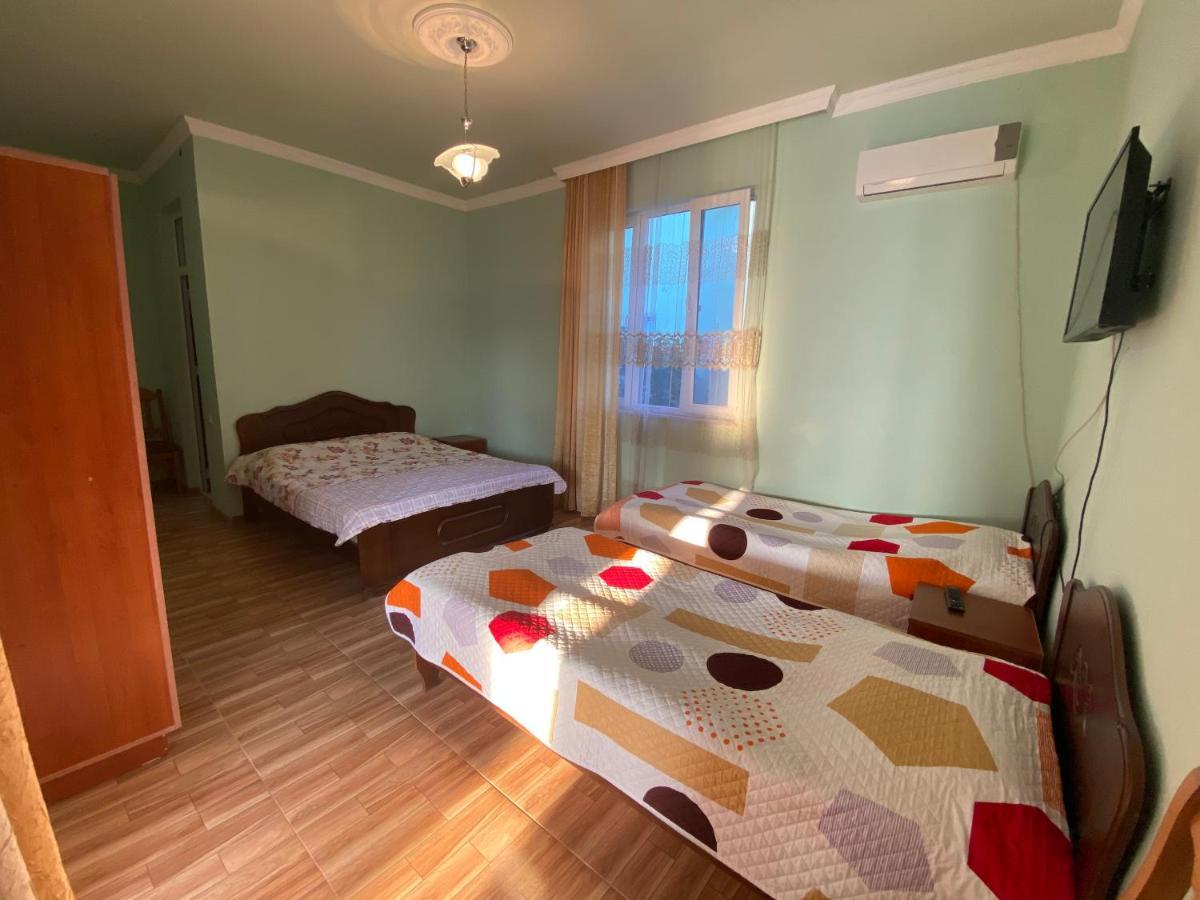 Hotel Beliy Dom Kvariati Esterno foto
