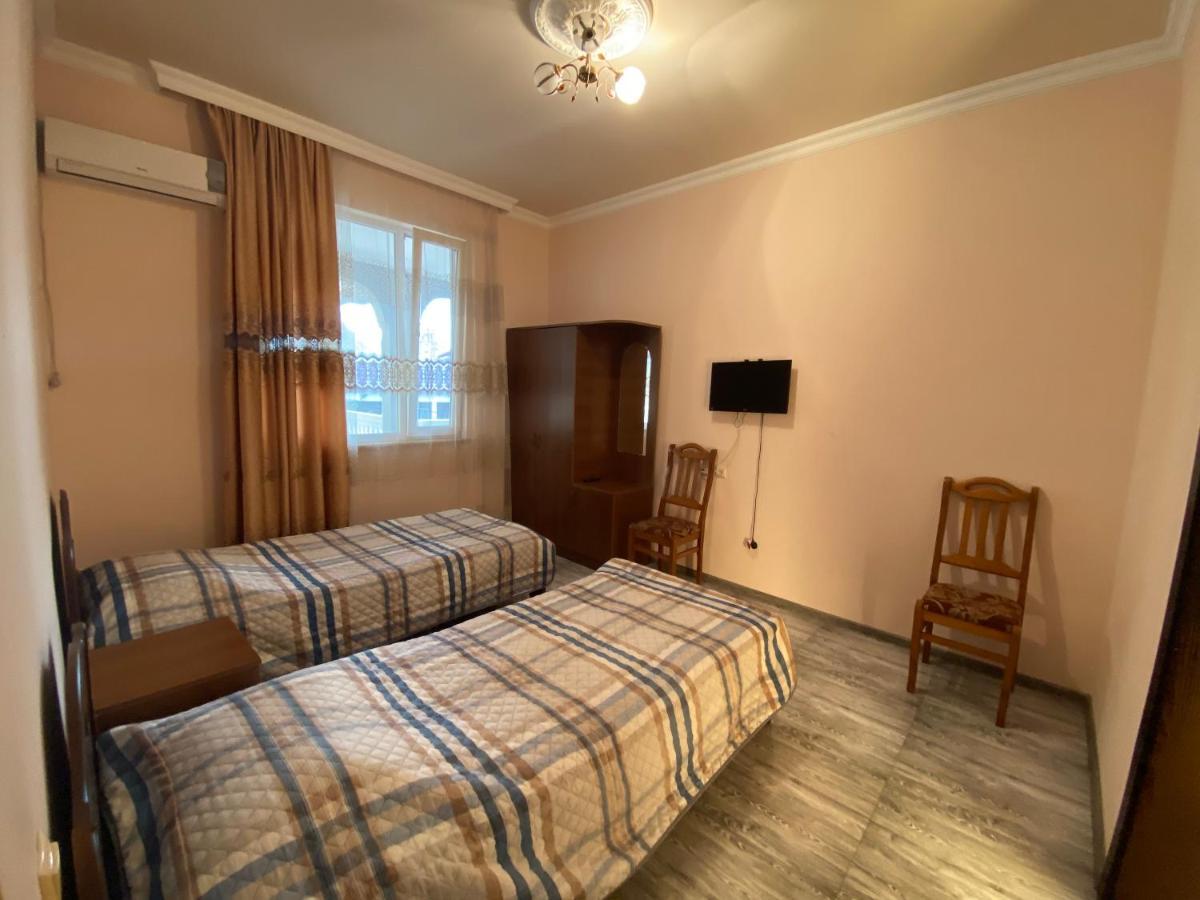 Hotel Beliy Dom Kvariati Esterno foto