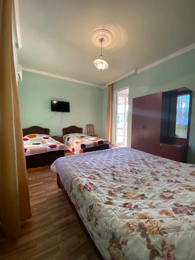 Hotel Beliy Dom Kvariati Esterno foto