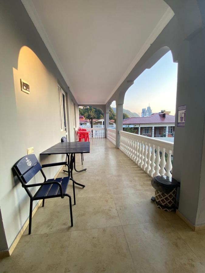 Hotel Beliy Dom Kvariati Esterno foto