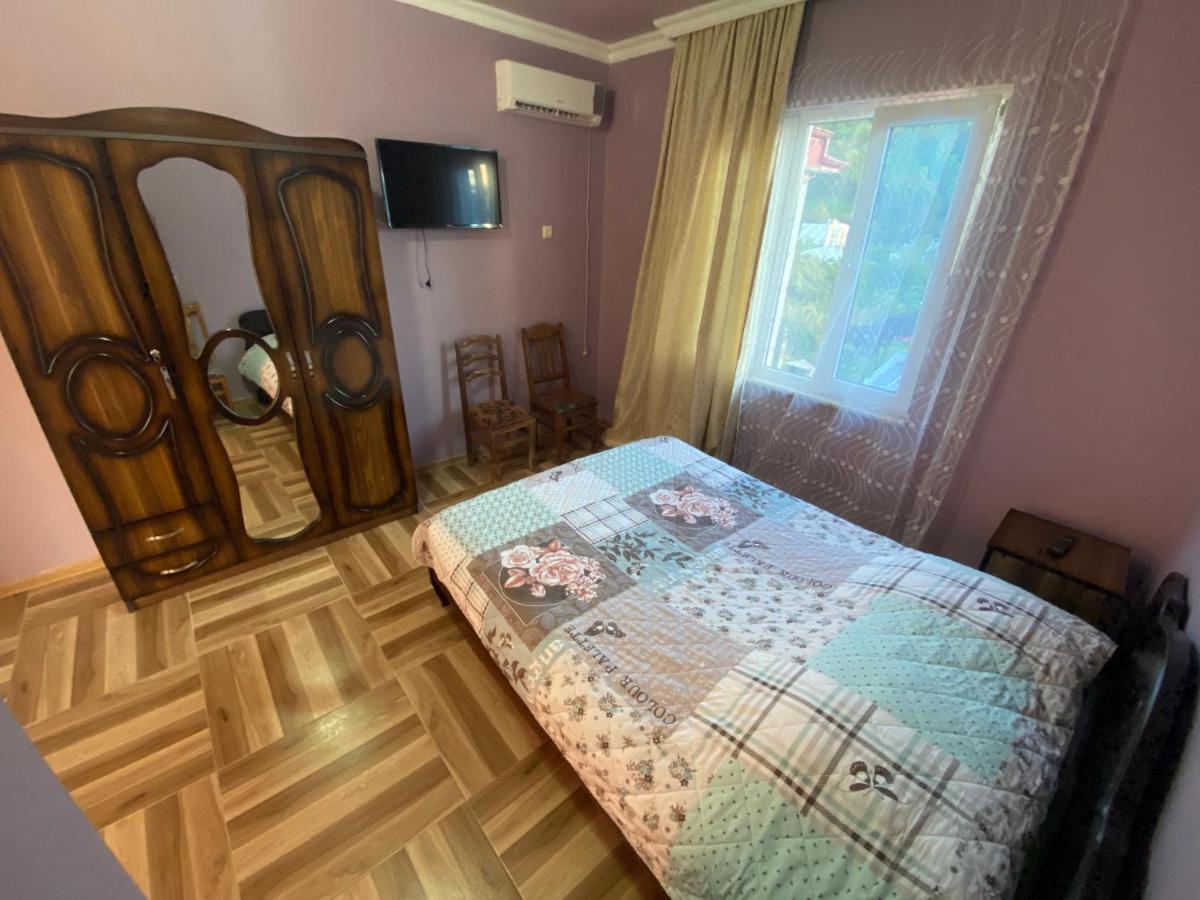 Hotel Beliy Dom Kvariati Esterno foto
