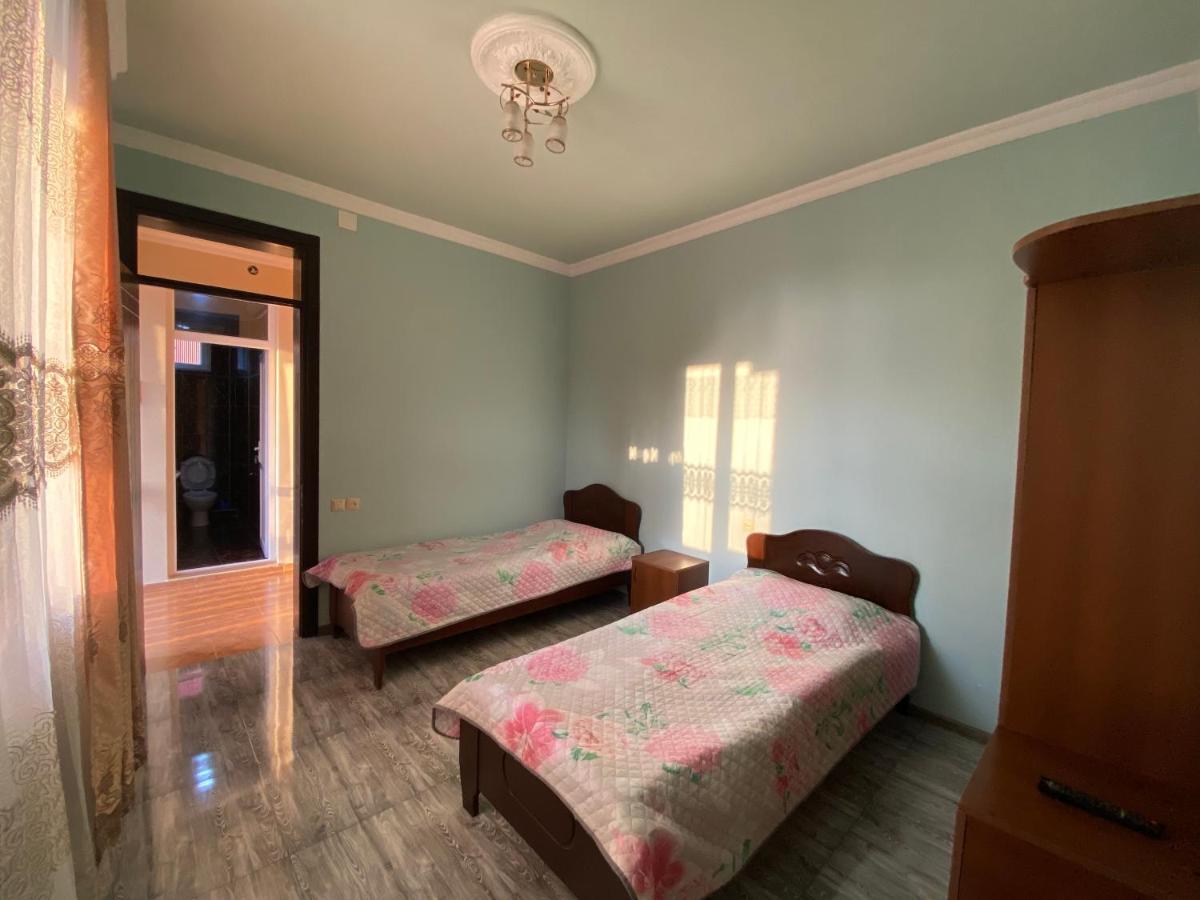 Hotel Beliy Dom Kvariati Esterno foto