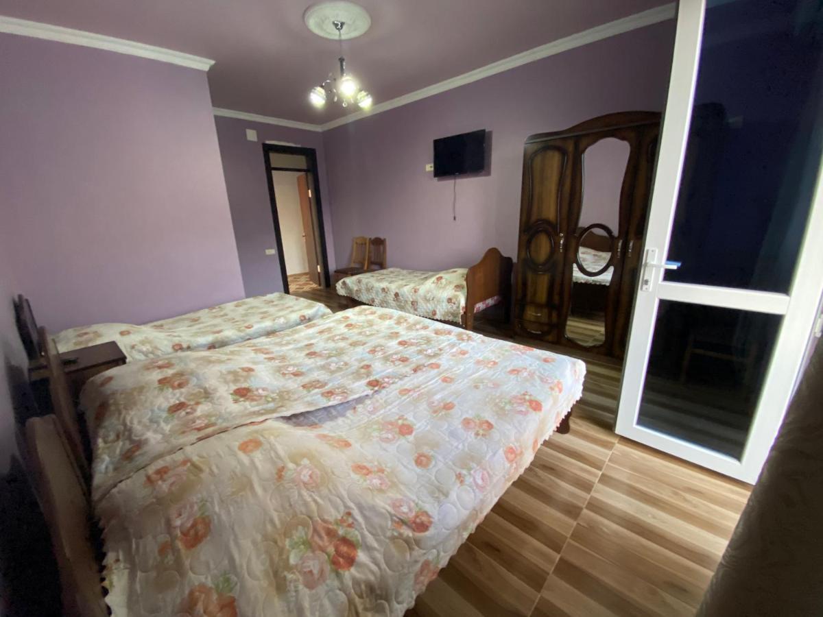 Hotel Beliy Dom Kvariati Esterno foto