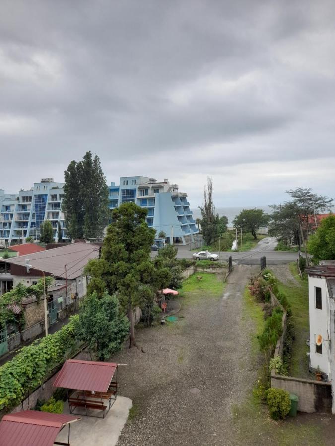 Hotel Beliy Dom Kvariati Esterno foto