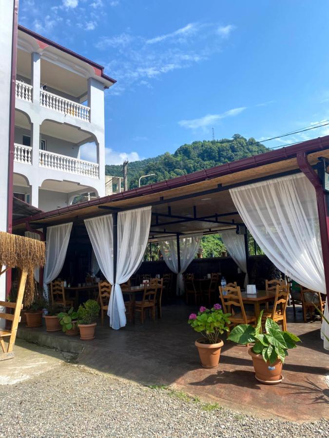 Hotel Beliy Dom Kvariati Esterno foto