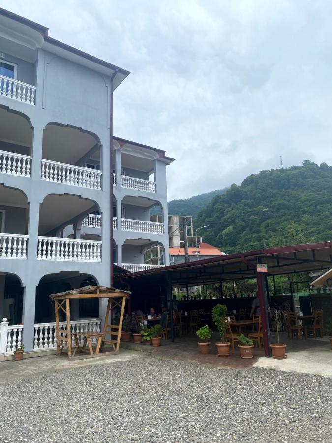 Hotel Beliy Dom Kvariati Esterno foto